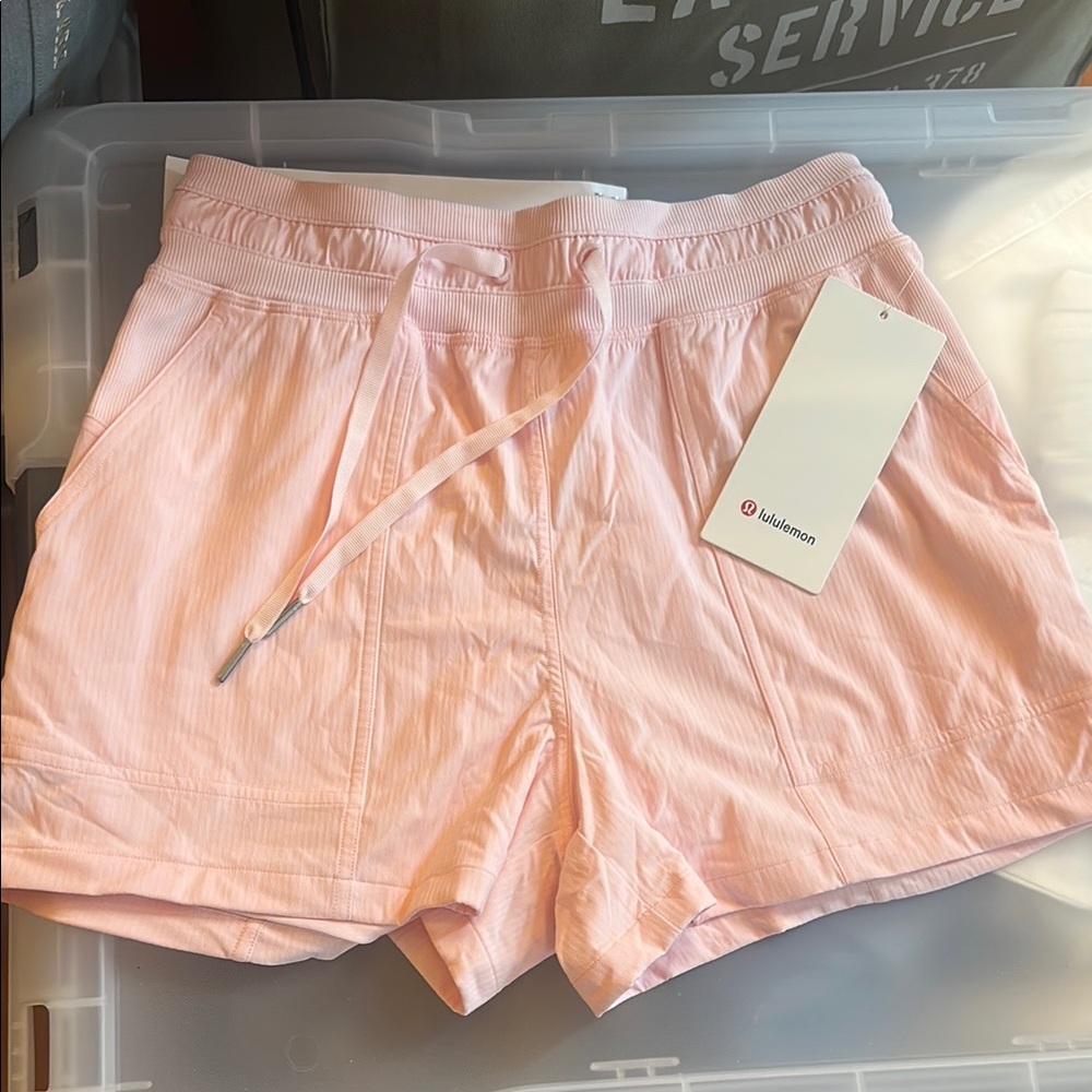 Lululemon Dance Studio Strawberry Milkshake High-Rise Shorts 3.5